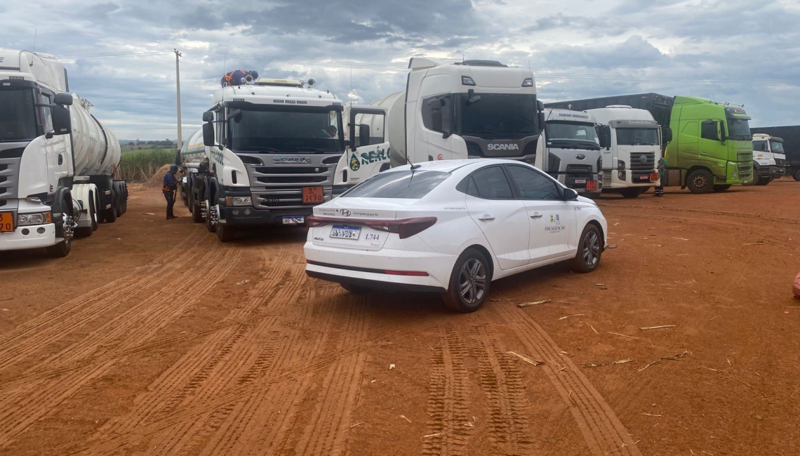 Em Clementina, Ipem-SP fiscaliza veículos que transportam produtos perigosos e cronotacógrafos